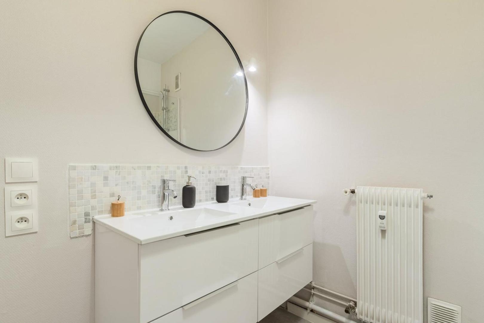 Spacious 3 Bedroom Apartment & Private Parking! Lambersart Exteriér fotografie